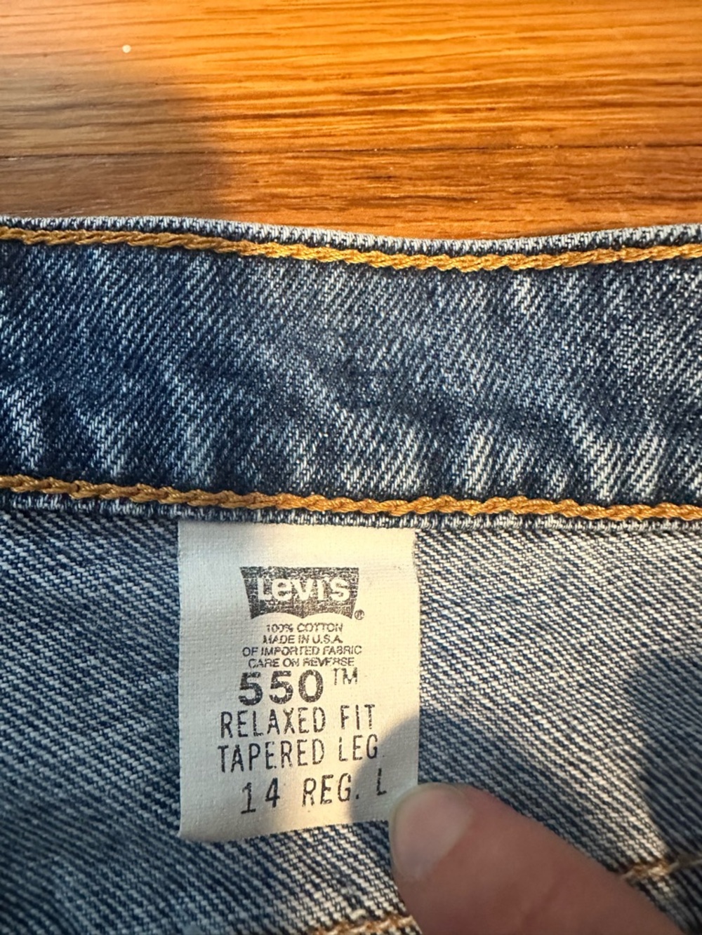 Medium Wash Vintage Women’s Levi’s 550 - Picture 4 of 4